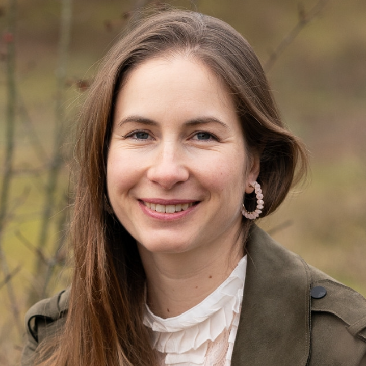 Dr. Désirée Bender